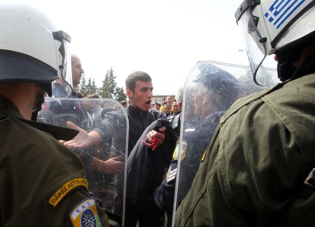 Έξι προσαγωγές σε συγκέντρωση διαμαρτυρίας κατοίκων στην Αμυγδαλέζα