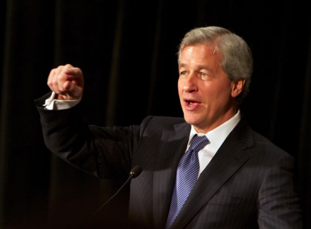 Αρνητικός σε ενδεχόμενη έξοδο της Ελλάδας από το ευρώ ο επικεφαλής της JPMorgan