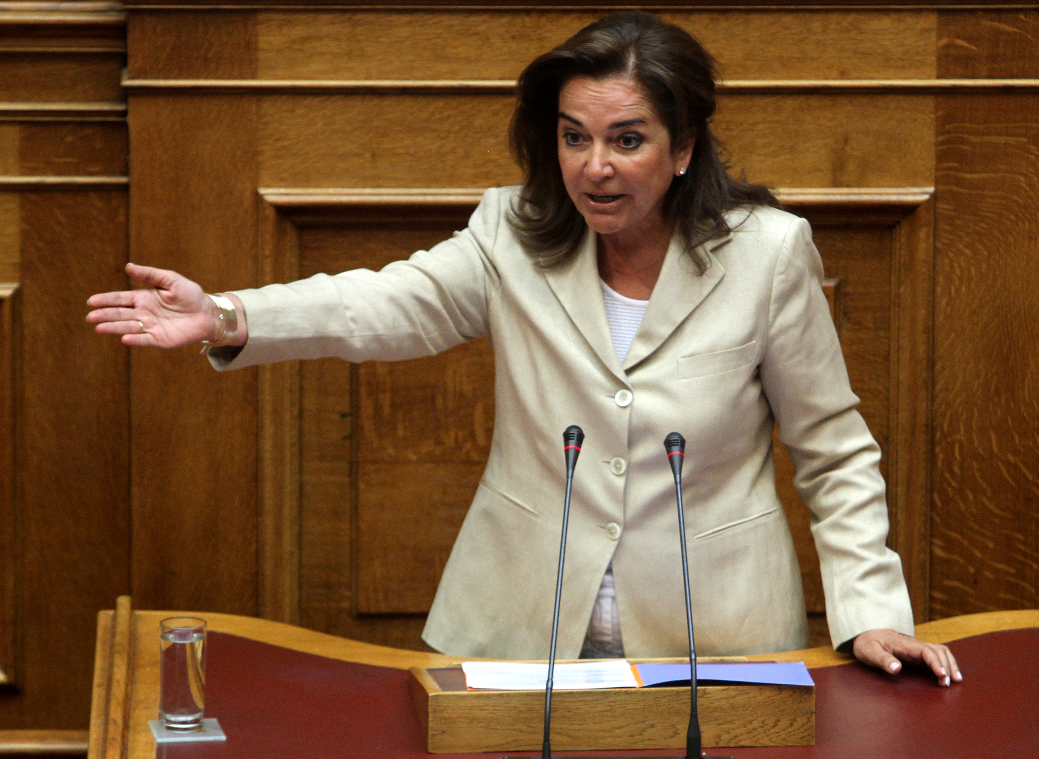 Η στημένη υπόθεση συνεχίζεται, απαντά η Ντ.Μπακογιάννη στο αίτημα άρσης της ασυλίας