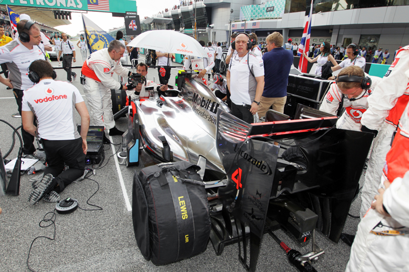 Ποινή 5 θέσεων για τον Lewis Hamilton στο Grand Prix της Κίνας