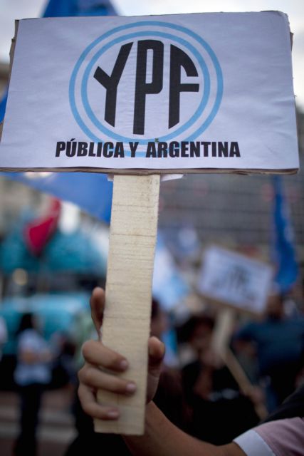 «Σύρραξη» Ισπανίας-Αργεντινής για την εθνικοποίηση της πετρελαϊκής YPF-Repsol