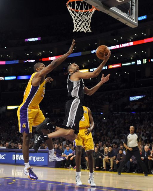 Οι Σπερς νικητές στο ντέρμπι με του Λέικερς