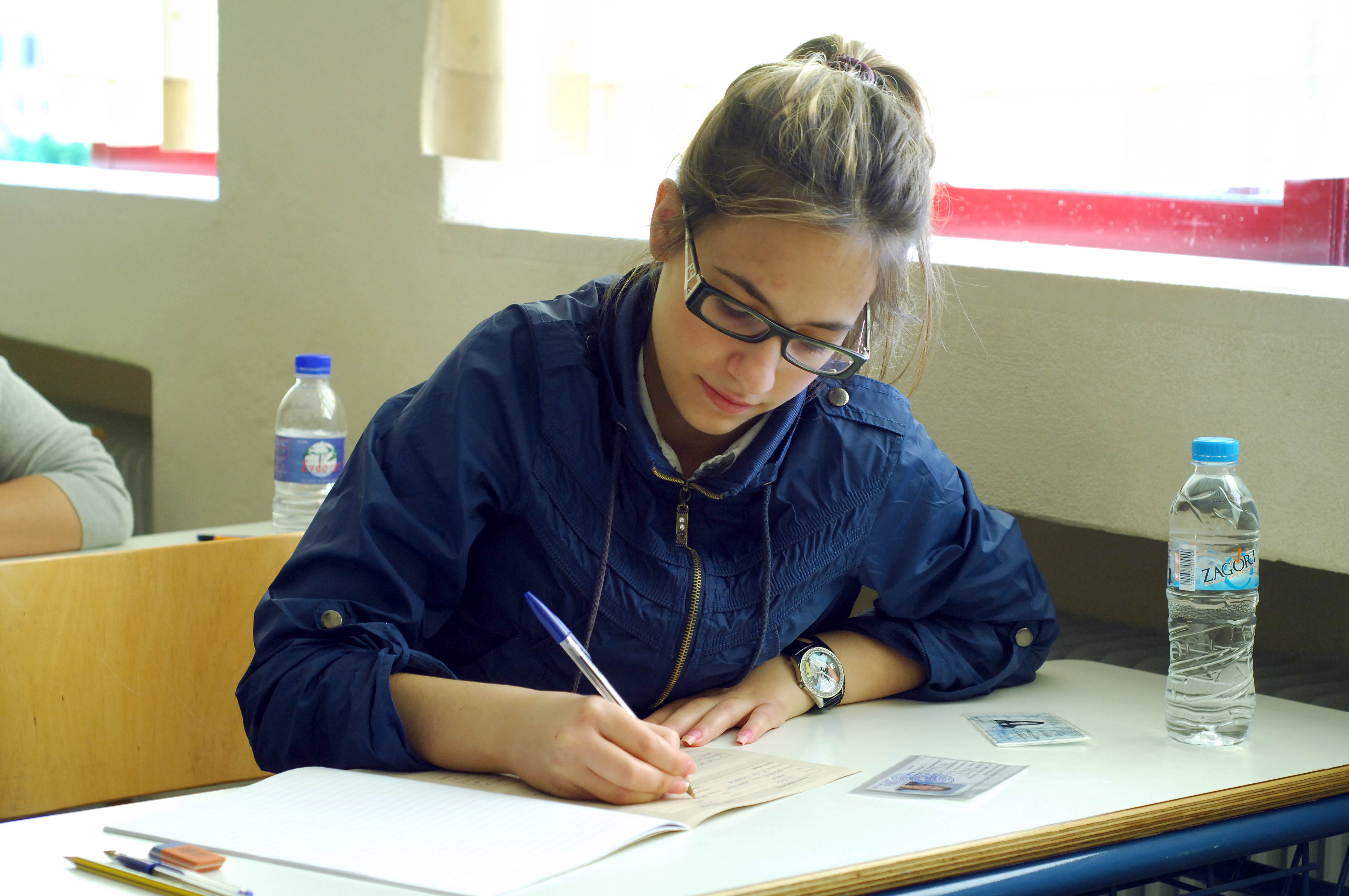 Ευεργετική η κατανάλωση νερού την ώρα των εξετάσεων