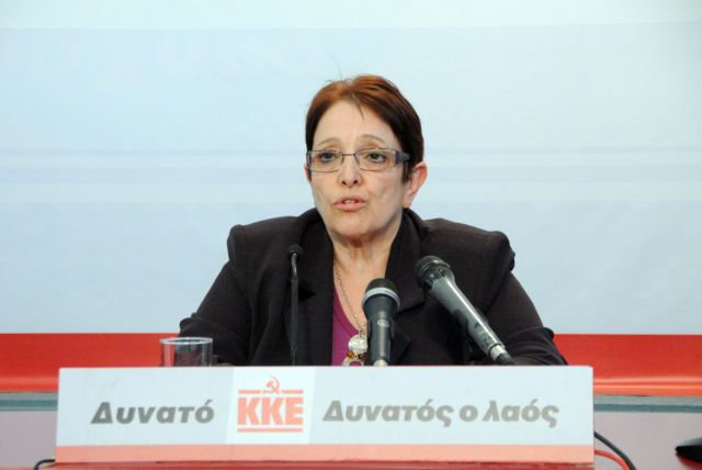 «Ψευδεπίγραφο το πολύχρωμο αντιμνημονιακό μέτωπο», λέει η Αλ.Παπαρήγα