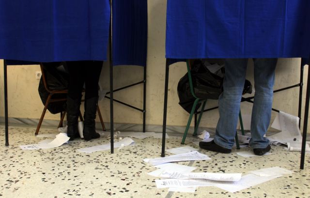 Δύο ηλεκτρονικοί σύμβουλοι ψήφου βοηθούν στο δρόμο για την κάλπη