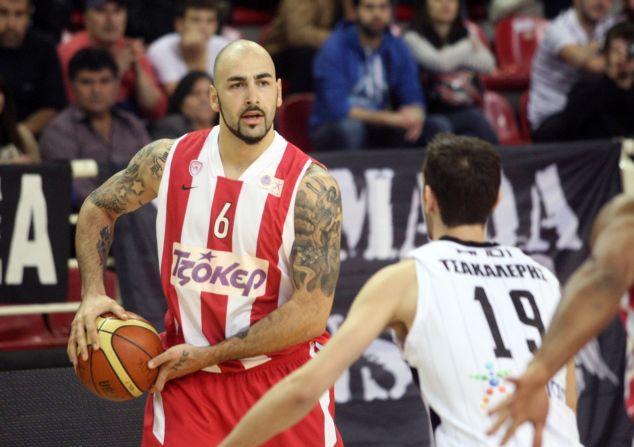 Χωρίς να ανεβάσει στροφές ο Ολυμπιακός «σκούπισε» τον ΠΑΟΚ