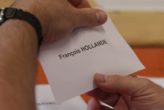 Προβάδισμα Ολάντ δείχνει το πρώτο exit poll που έρχεται από τη βελγική Le Soir