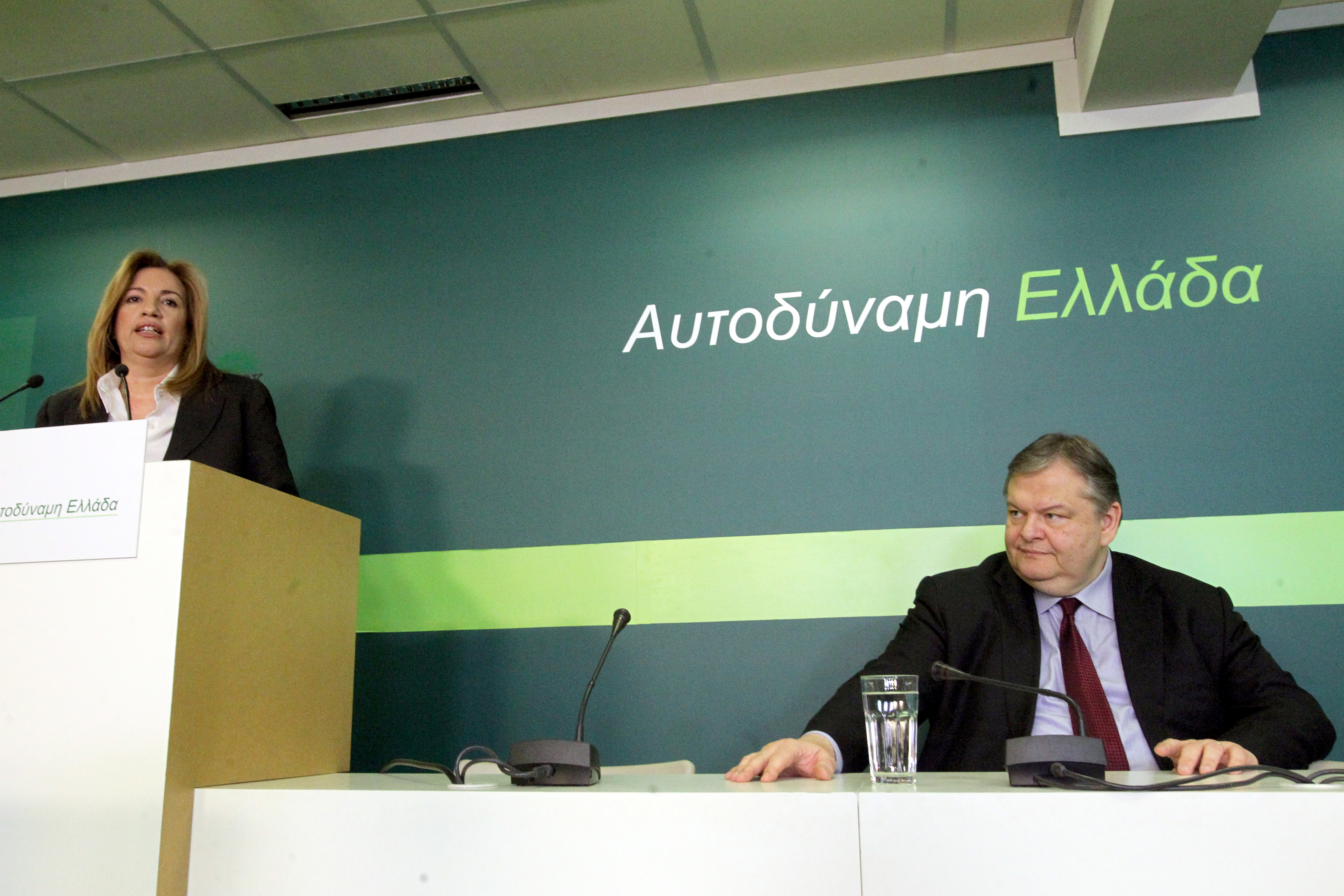 Επανέρχεται το ΠΑΣΟΚ στην πρόταση για 2+2 τηλεμαχίες εν όψει των εκλογών