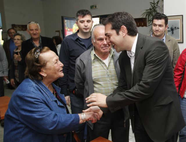 Την ψήφο των συνταξιούχων για να μπει φρένο στη μείωση των συντάξεων ζητά ο Αλ.Τσίπρας