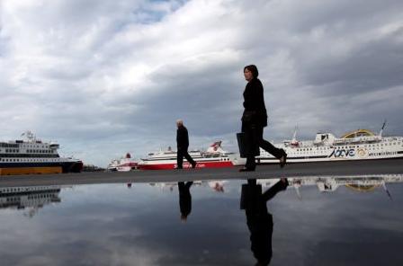 Τετράωρη στάση εργασίας της ΠΝΟ στον Πειραιά την Πρωτομαγιά