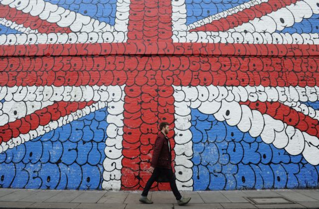 Σε διπλή ύφεση η βρετανική οικονομία για πρώτη φορά από τη δεκαετία του 1970