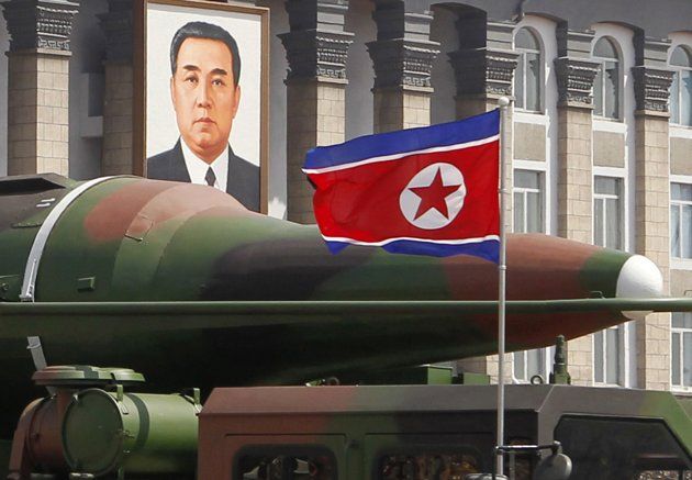 «Ψεύτικοι» οι νέοι πύραυλοι που επέδειξε η Βόρειος Κορέα