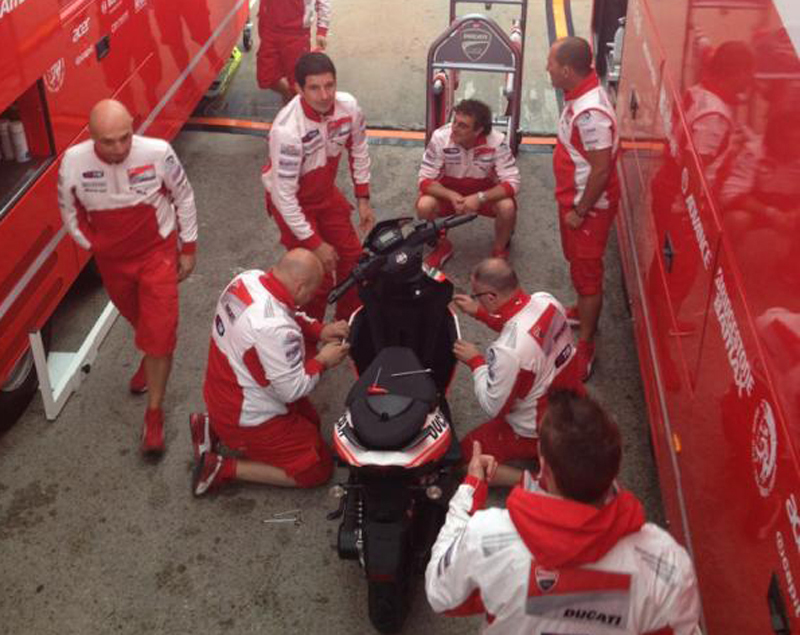 MotoGP Jerez 2012 (ελεύθερα δοκιμαστικά): Βροχή και κοινωνική δικτύωση