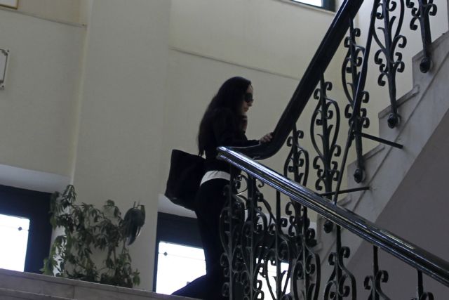 Απολογείται η Β.Σταμάτη, απορρίφθηκε το αίτημα εξαίρεσης του ανακριτή