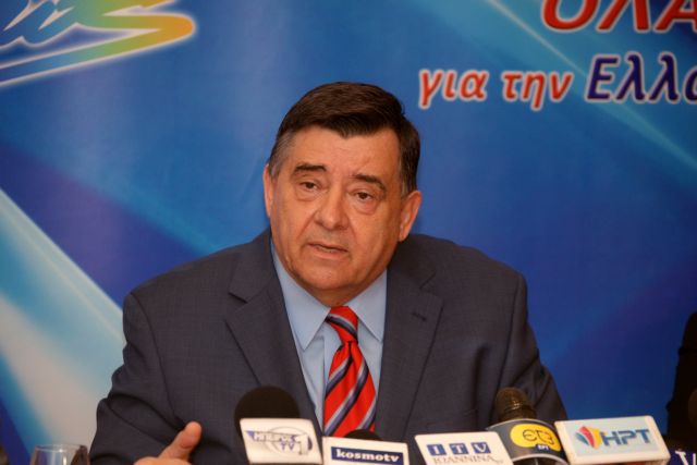 «Σημίτης, Καραμανλής και Παπανδρέου διέλυσαν τη χώρα», είπε ο Γ.Καρατζαφέρης