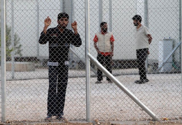 Μεταφέρθηκαν οι πρώτοι μετανάστες στην Αμυγδαλέζα