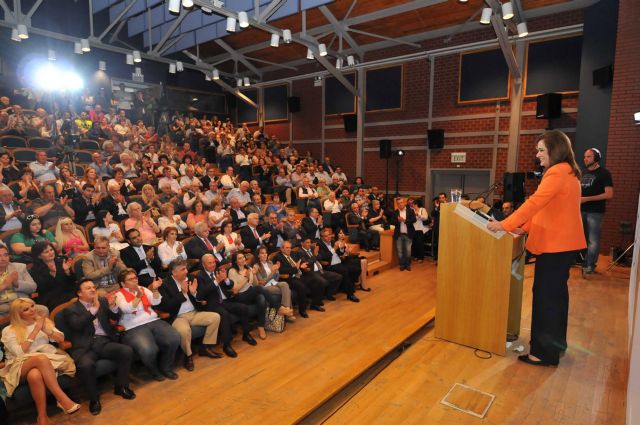 «Θετική διέξοδος» η ψήφος στη Δημοκρατική Συμμαχία, είπε η Ντόρα Μπακογιάννη