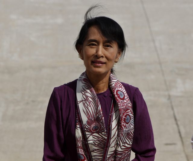 Ορκίστηκε βουλευτής στη Μιανμάρ η Αούνγκ Σαν Σούου Κίι