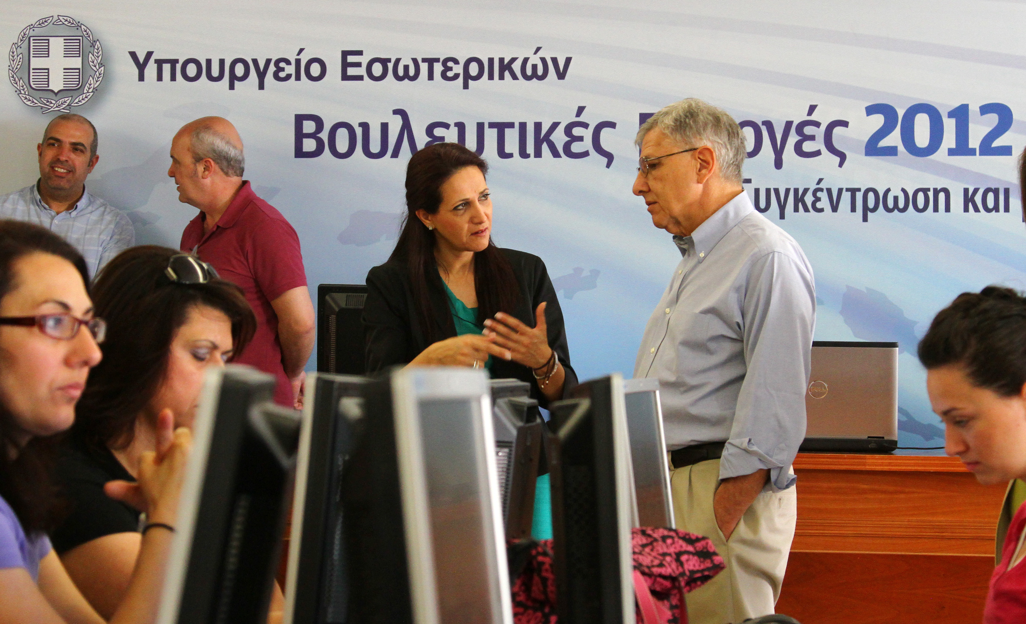 Για μακρά εκλογική νύχτα προετοιμάζει πολίτες και κόμματα το ΥΠΕΣ