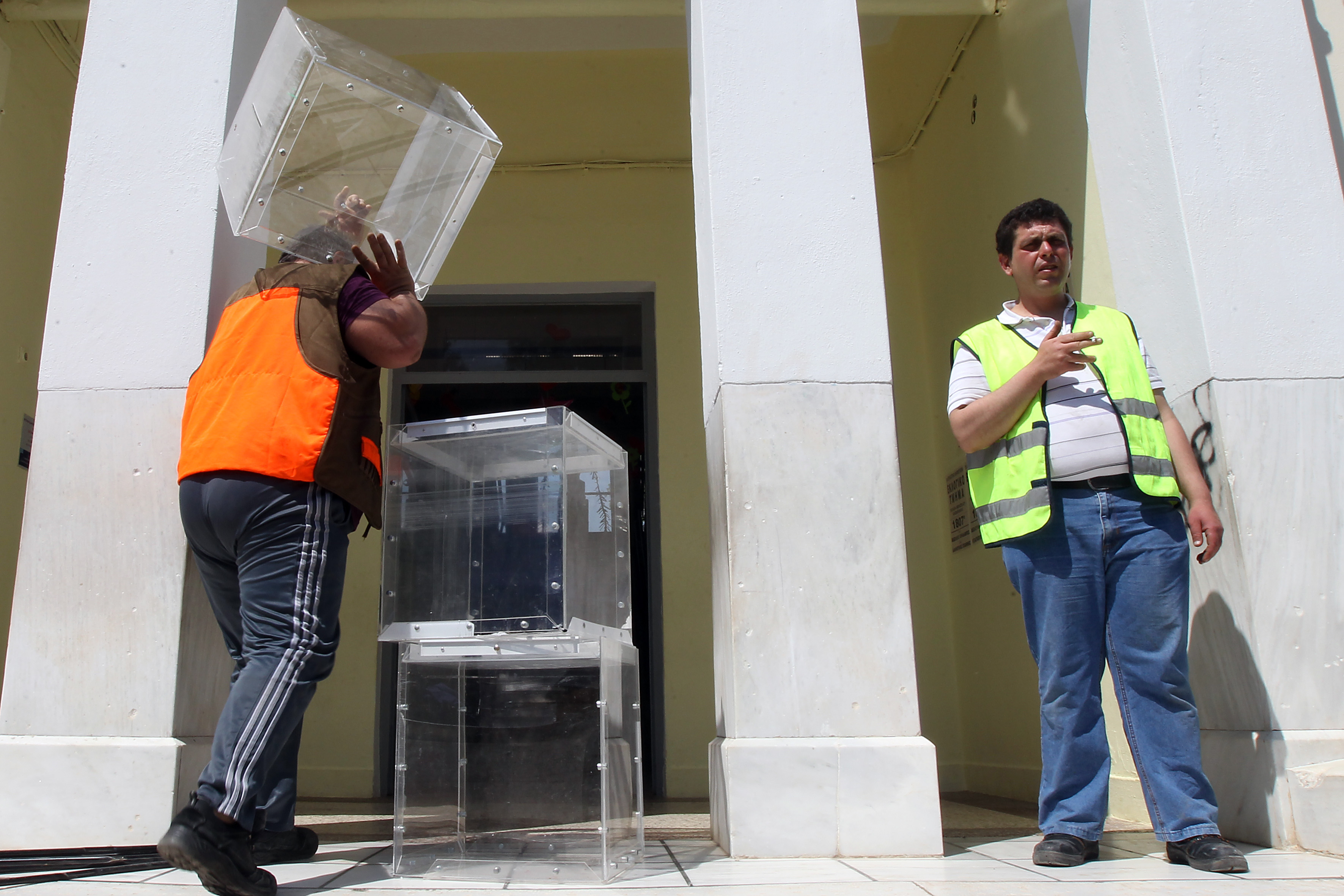 Παρακολουθήστε λεπτό προς λεπτό τις εξελίξεις της 6ης Μαΐου από το in.gr