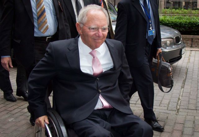 Νέα παρέμβαση Σόιμπλε εν μέσω των εκλογών σε Ελλάδα και Γαλλία