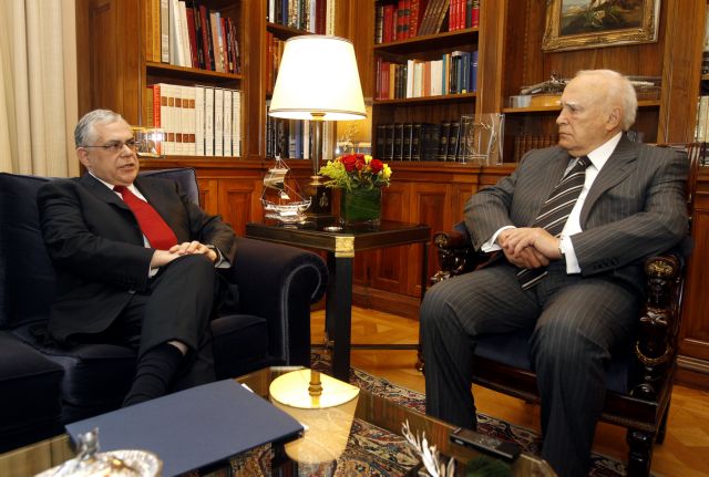 Παραμένει πρωθυπουργός μέχρι τον σχηματισμό νέας κυβέρνησης ο Λουκάς Παπαδήμος