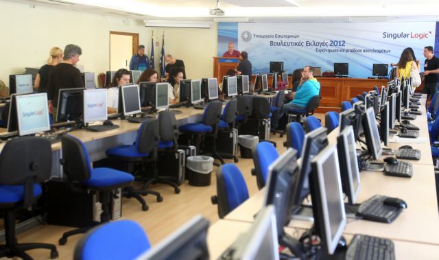 Δεν μας τρομάζουν τα «λεβεντόπαιδα στα μαύρα» απαντούν οι δημοσιογράφοι στη Χρυσή Αυγή