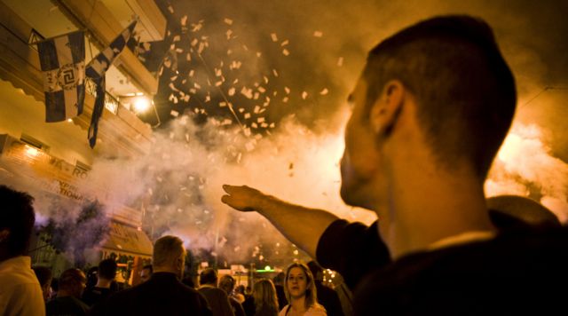 Ανησυχία και έκλπηξη στα ξένα ΜΜΕ για το «εγέρθητι»