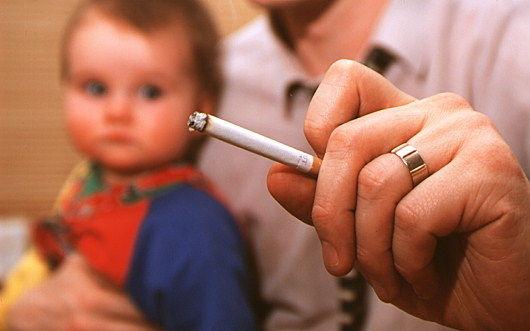 Παθητικοί καπνιστές τα περισσότερα παιδιά, σύμφωνα με αιματολογική εξέταση