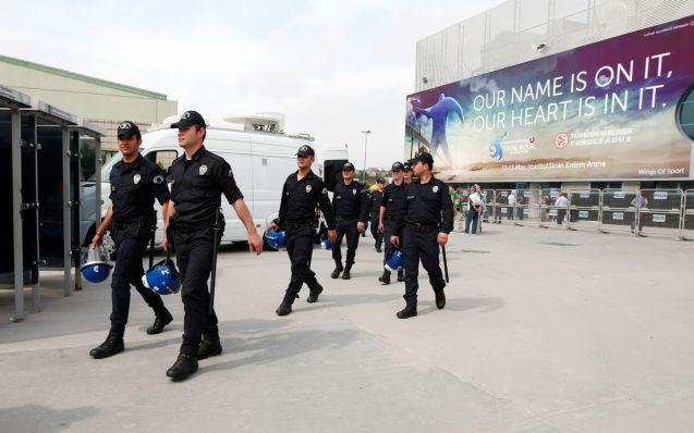 Νέες «αιώνιες» συμπλοκές στην Αγιά Σοφιά…