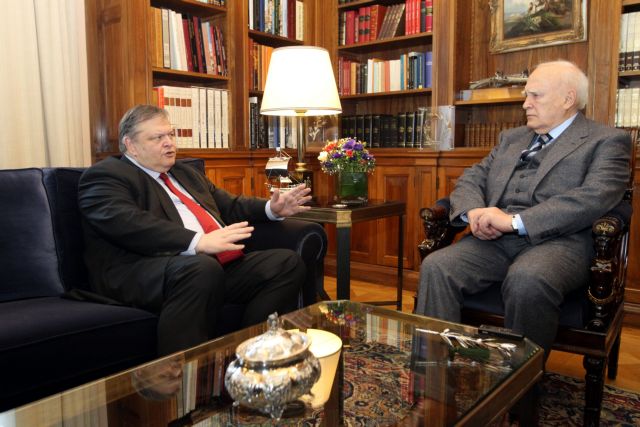 Εστιάστε στον ΣΥΡΙΖΑ, είπε ο Ευ.Βενιζέλος στον Κ.Παπούλια επιστρέφοντας την εντολή