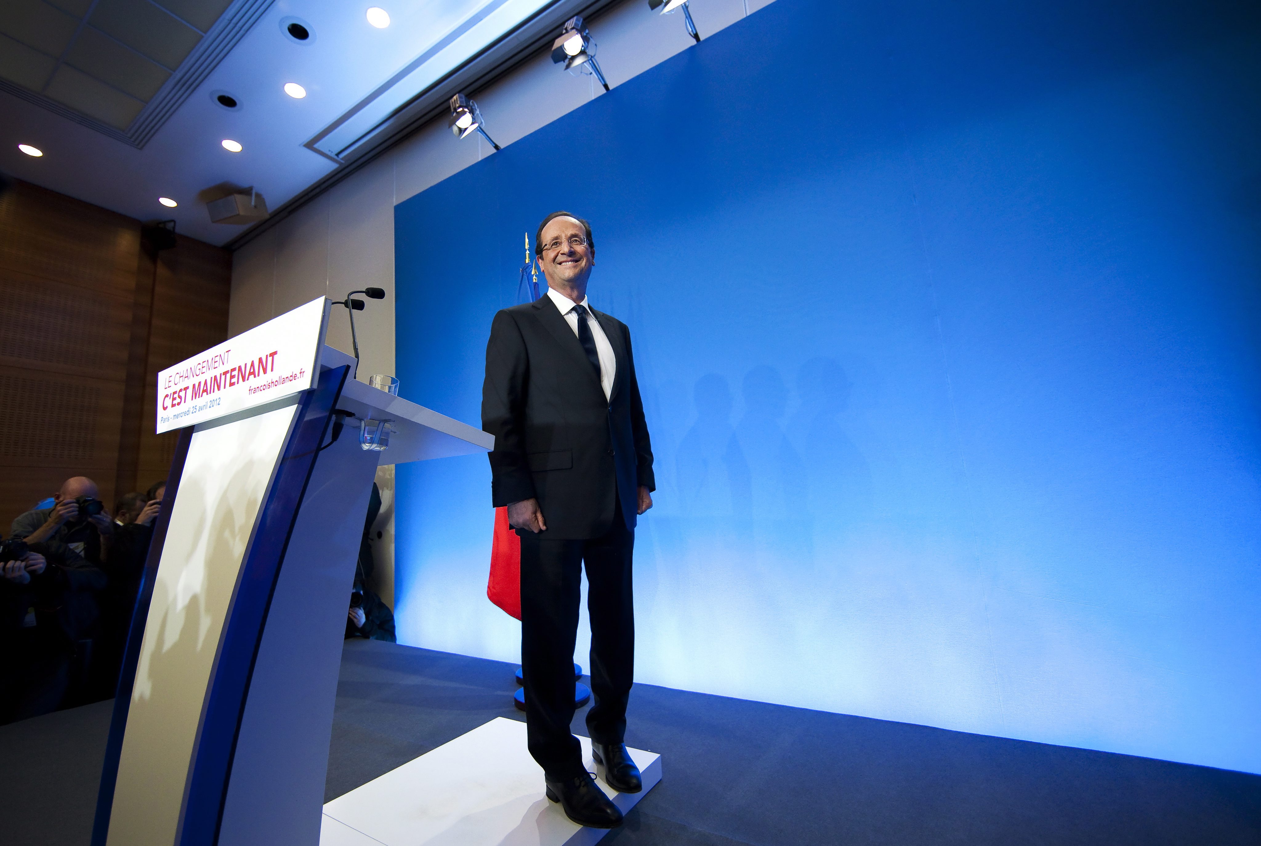 Βήματα προσέγγισης της Γερμανίδας καγκελάριου προς τον Φρανσουά Ολάντ