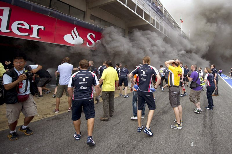 Grand Prix Ισπανίας 2012: Τρόμος από φωτιά στα pits στη Βαρκελώνη