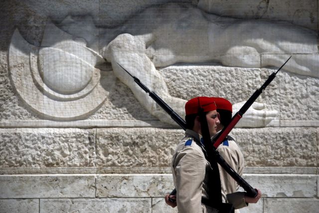Μπροστά σε εκλογές και με πιθανή την έξοδο από το ευρώ η Ελλάδα, λένε τα ξένα ΜΜΕ