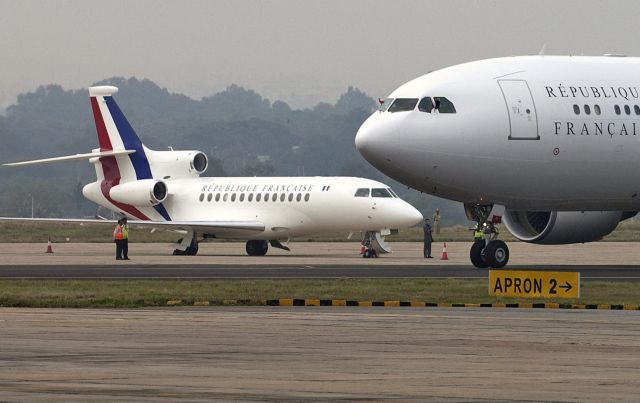 Κεραυνός χτύπησε το αεροπλάνο του Ολάντ εν πτήσει προς την Μέρκελ