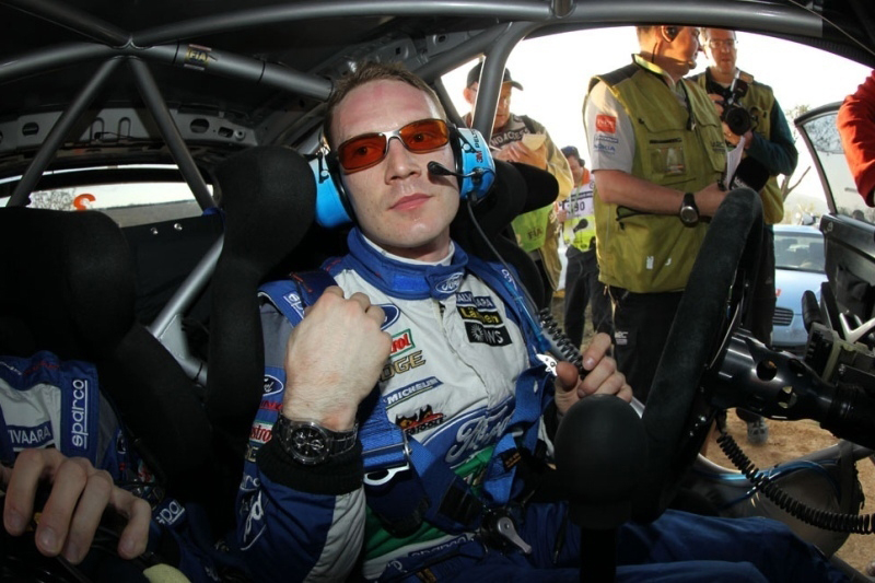 O Jari Matti Latvala συζητά με την Volkswagen