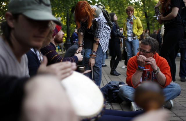 Aντικαθεστωτικούς από πάρκο της Μόσχας απομάκρυνε η αστυνομία