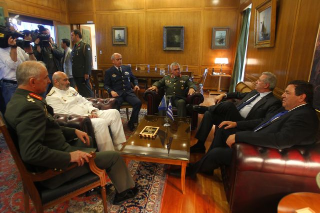 Η συναίνεση πρωταγωνίστρια στην παράδοση-παραλαβή του υπουργείου Αμυνας