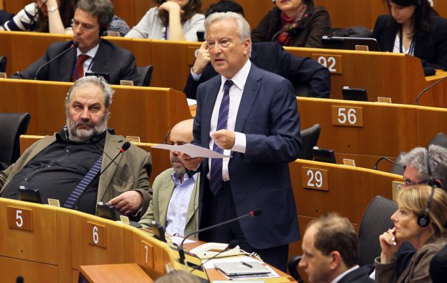 Αλληλεγγύη, όχι απειλές προς την Ελλάδα, ζητούν οι Ευρωπαίοι Σοσιαλιστές