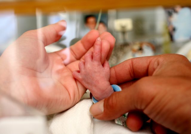 Λιγότερες από τις μισές οι γεννήσεις λευκών παιδιών στις ΗΠΑ