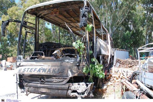 Συνελήφθησαν τρία άτομα για τον εμπρησμό του πουλμαν της ομάδας πόλο του Ολυμπιακού