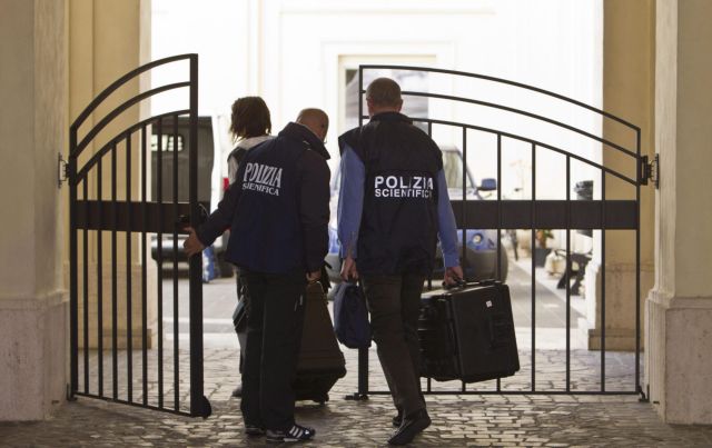 Σοκ στην Ιταλία, πατέρας πέταξε τα παιδιά του από το παράθυρο και αυτοκτόνησε