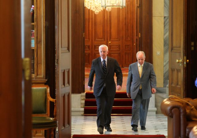 Επαφές Π.Πικραμμένου με Λ.Παπαδήμο εν όψει της Συνόδου Κορυφής της ΕΕ