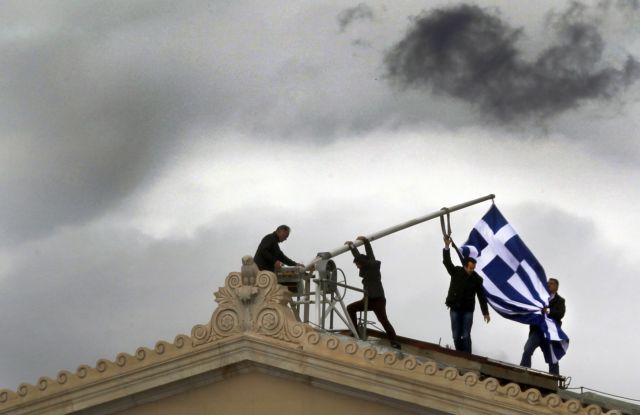 Ύφεση έως τα μέσα του 2013 προβλέπει για την Ελλάδα ο ΟΟΣΑ