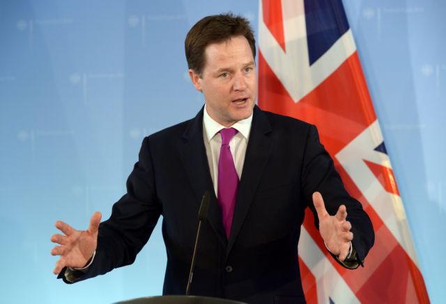 «Αλυσιδωτή αστάθεια» θα πυροδοτούσε η έξοδος της Ελλάδας από το ευρώ, λέει ο Νικ Κλεγκ