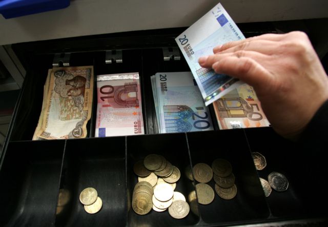 Συναγερμός στο οικονομικό επιτελείο μετά την πρόβλεψη για «μαύρη τρύπα» 1,3 δισ. ευρώ στα έσοδα