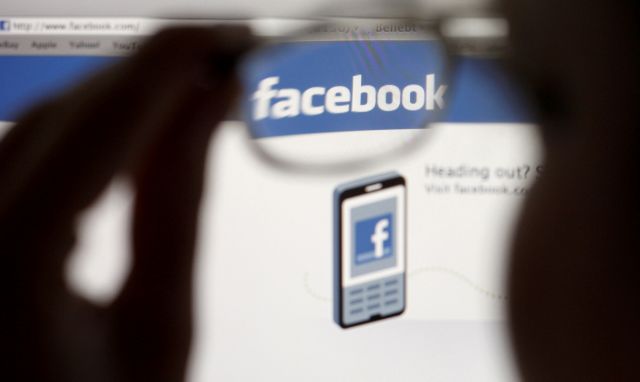 Το δικό του smartphone φέρεται να ετοιμάζει το Facebook