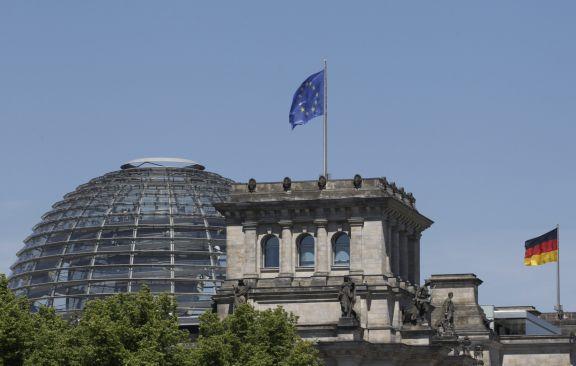 Μόνο το 34% των Ευρωπαίων θεωρεί ωφέλιμη για την πατρίδα του την ενοποίηση