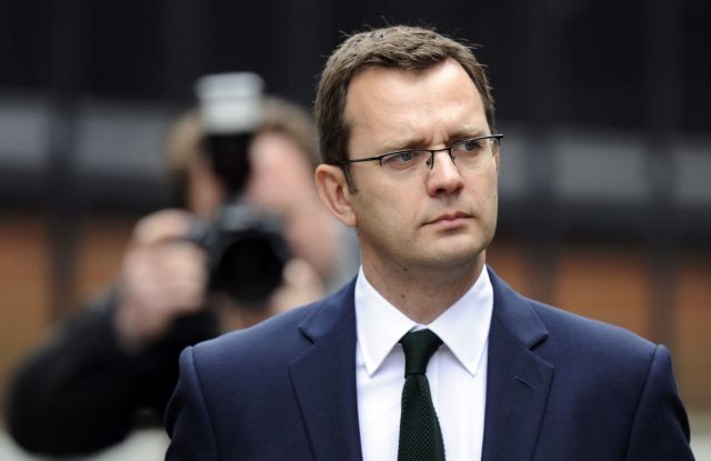 Συνελήφθη ξανά ο πρώην συνεργάτης του Ντ.Κάμερον, Άντι Κούλσον