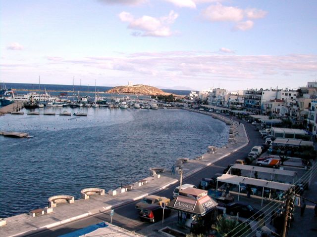 Περιπέτεια εν πλω με επιβάτη που έπεσε στη θάλασσα ανοιχτά της Νάξου